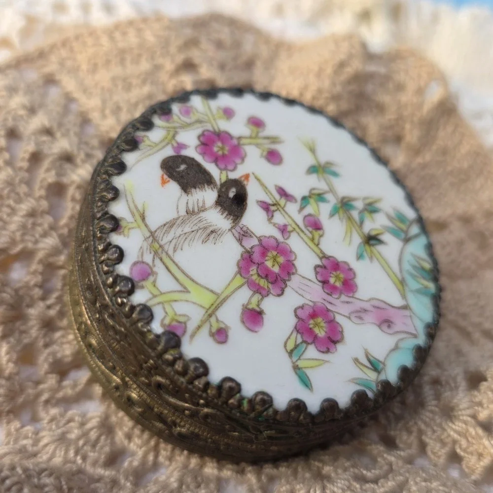 Vintage Enamel Trinket Pill Box Round Birds Asian Handpainted 2